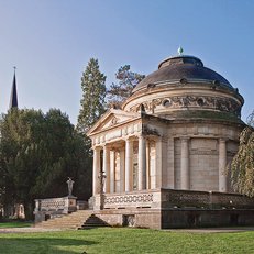 Frontansicht Mausoleum von Carstanjen